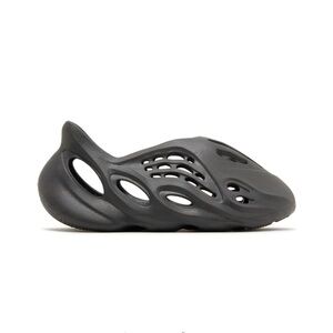 NWT YEEZY FOAM RNR in Black